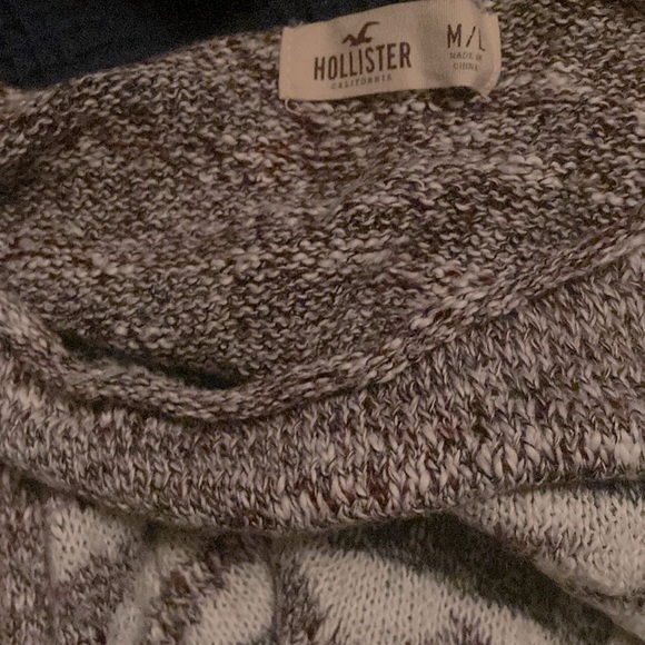 Size M/L Super Soft Hollister Sweater. Burgundy & grey with Aztec like design - Picture 7 of 9